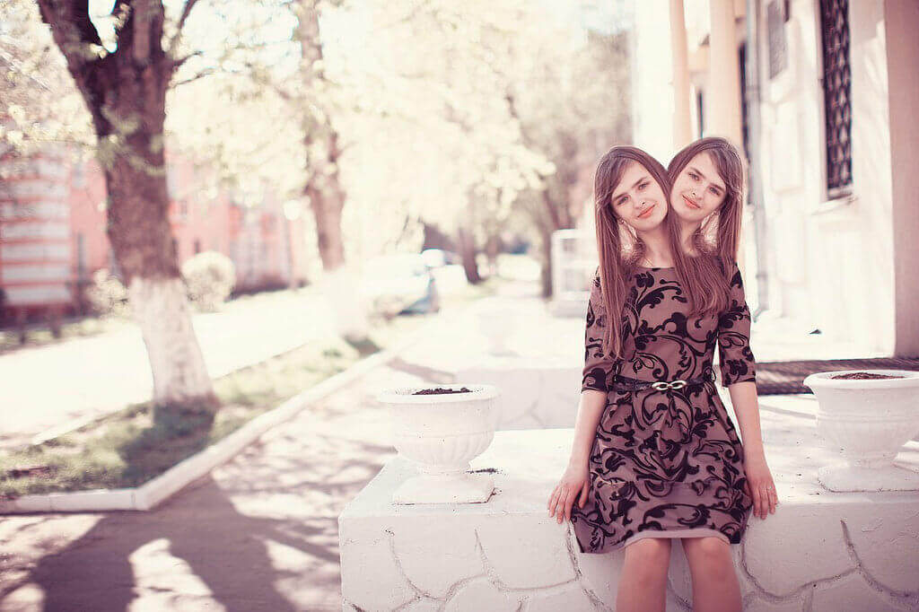 two-headed-girl